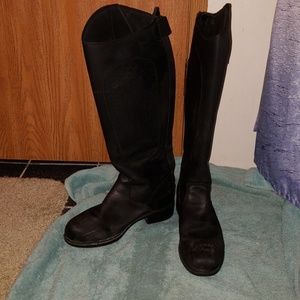 Tall riding boots